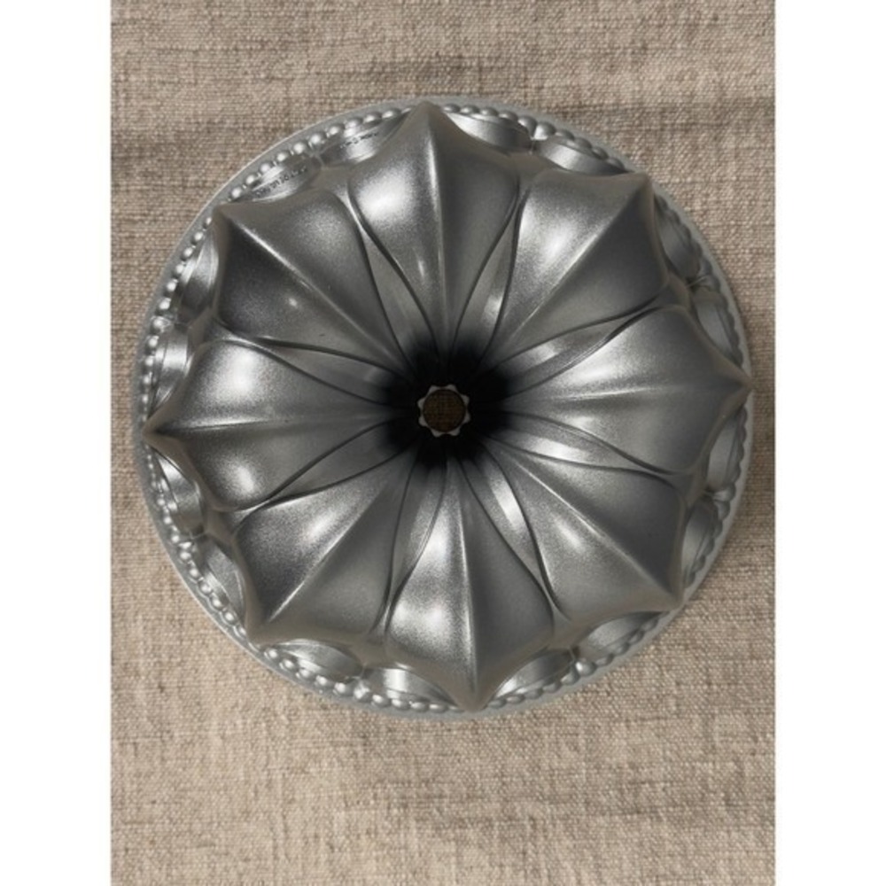 Nordic Ware Fleur de Lis Bundt Pan Cast Aluminum 10 Cup Non-Stick Bakeware
